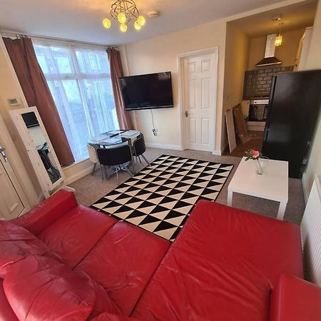 Groundfloor One Bedroom Apartment ไรด์ ภายนอก รูปภาพ